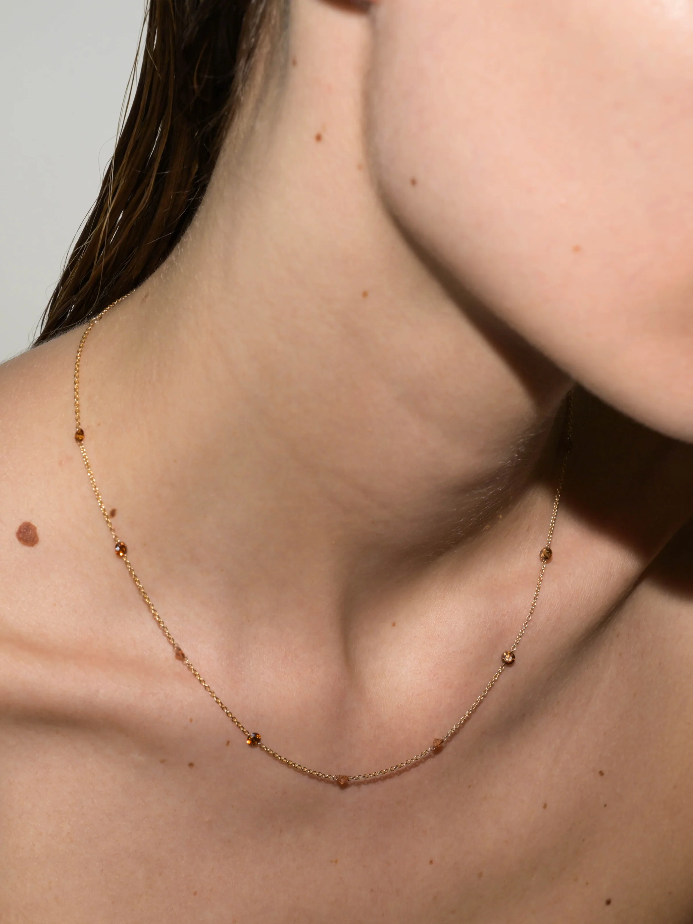 14K ROUND-CUT FLOATING NECKLACE IN AMBER LAB DIAMOND, 14K YELLOW GOLD - Image 3