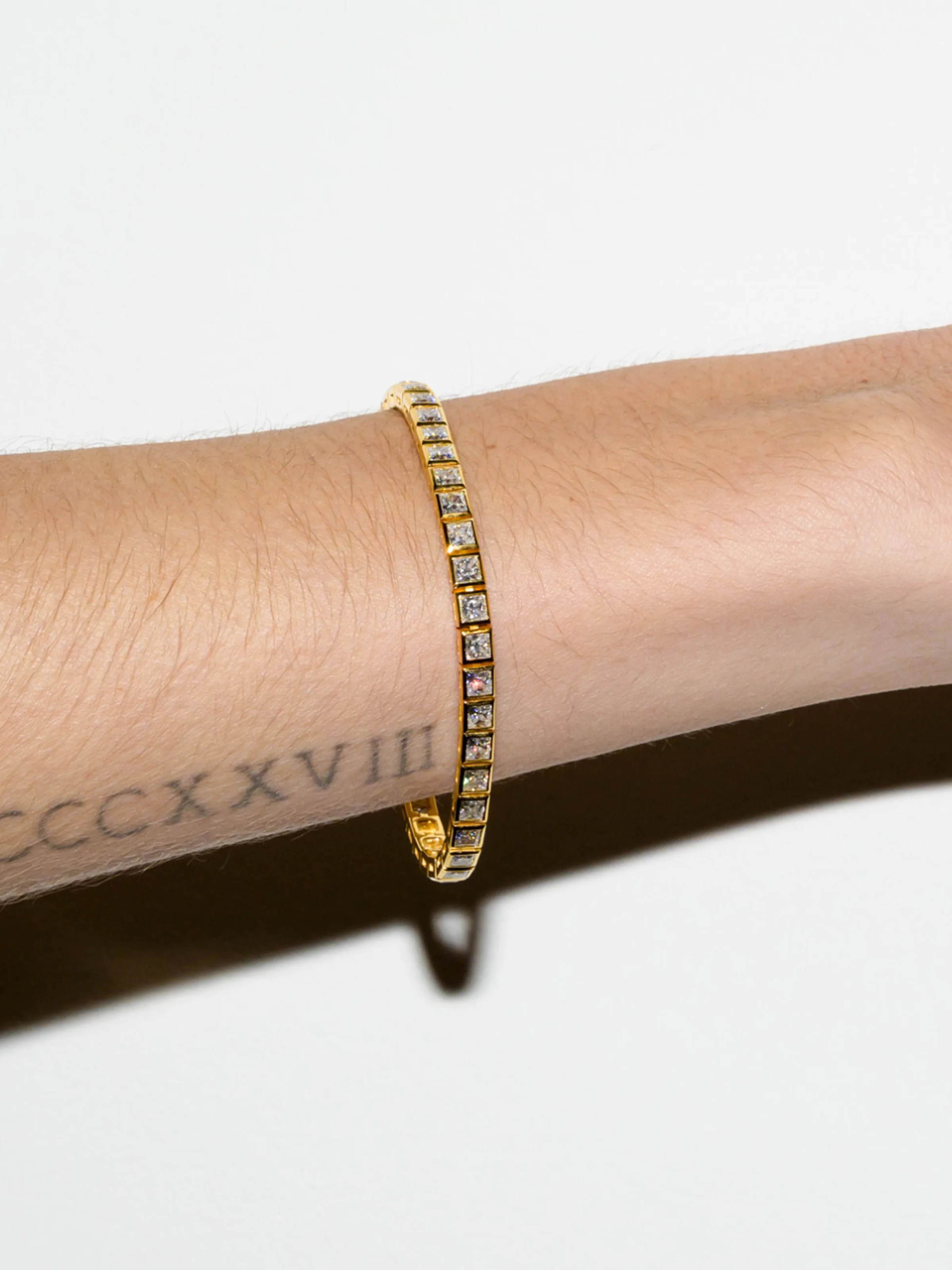 AXELLE BEZEL RIVIÈRE BRACELET IN MOISSANITE, 18K GOLD VERMEIL - Image 3