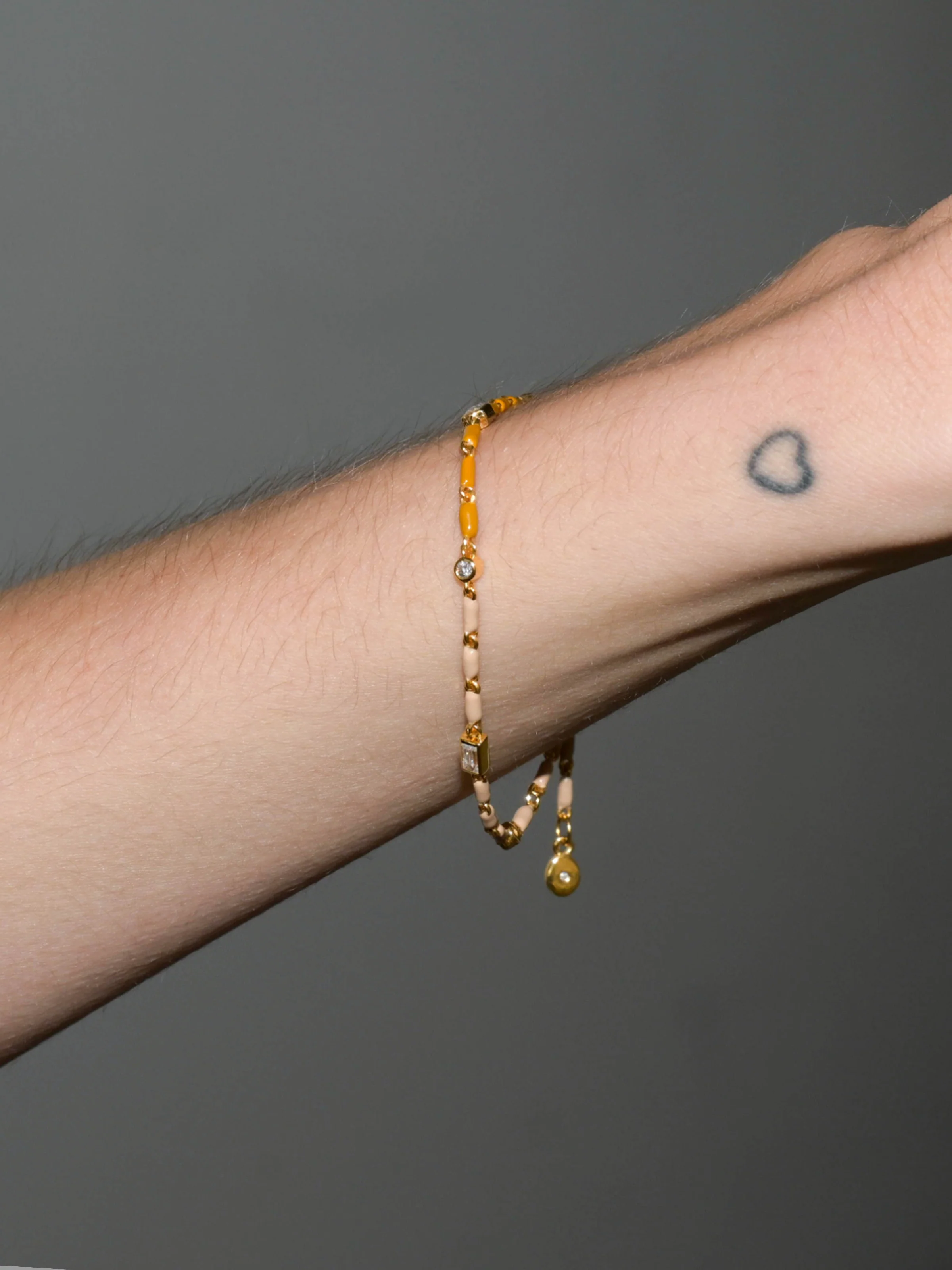ENAMEL MOISSANITE BRACELET IN NATUREL, 18K GOLD VERMEIL - Image 2