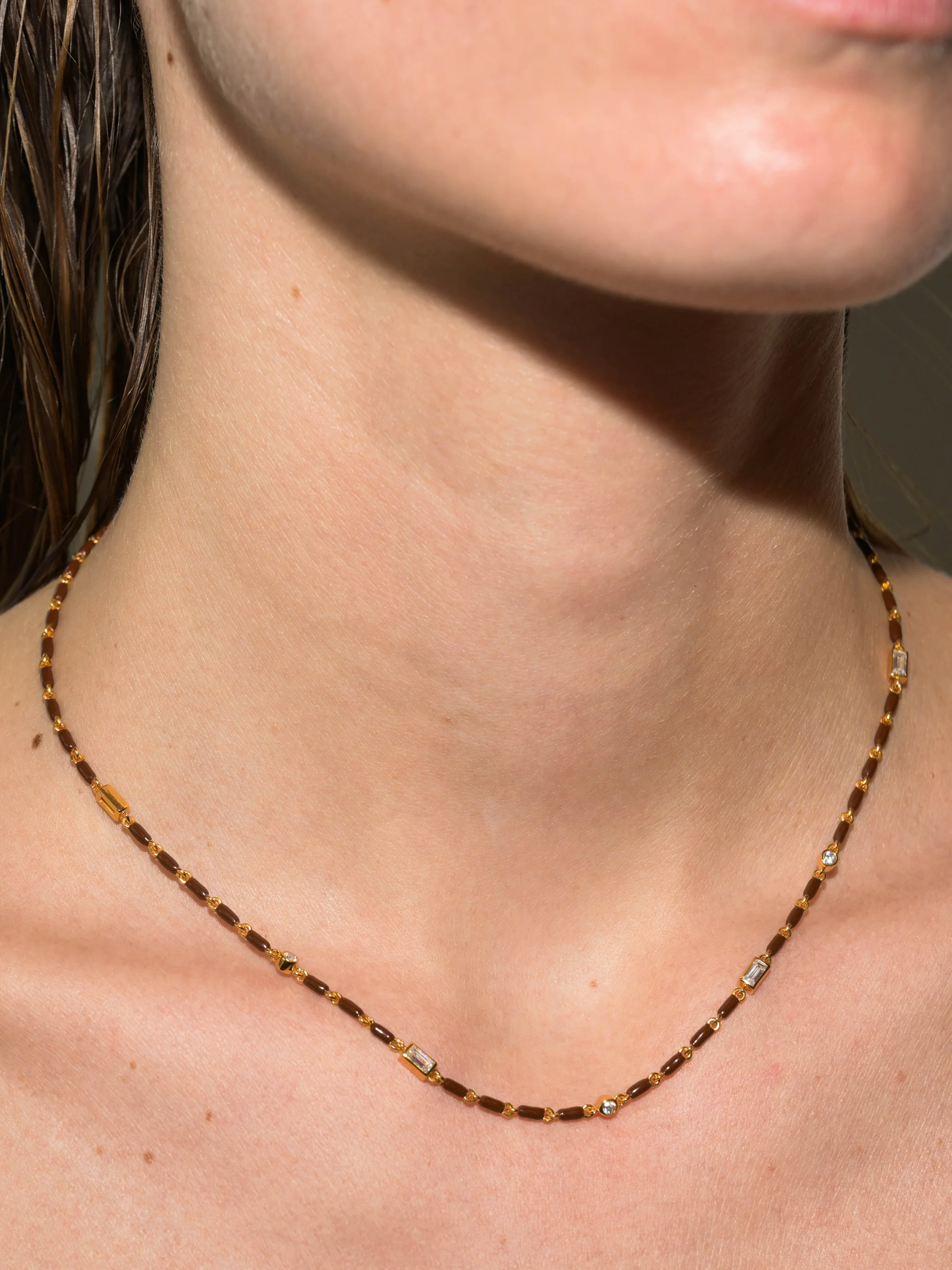 ENAMEL MOISSANITE NECKLACE IN MARRON, 18K GOLD VERMEIL - Image 3