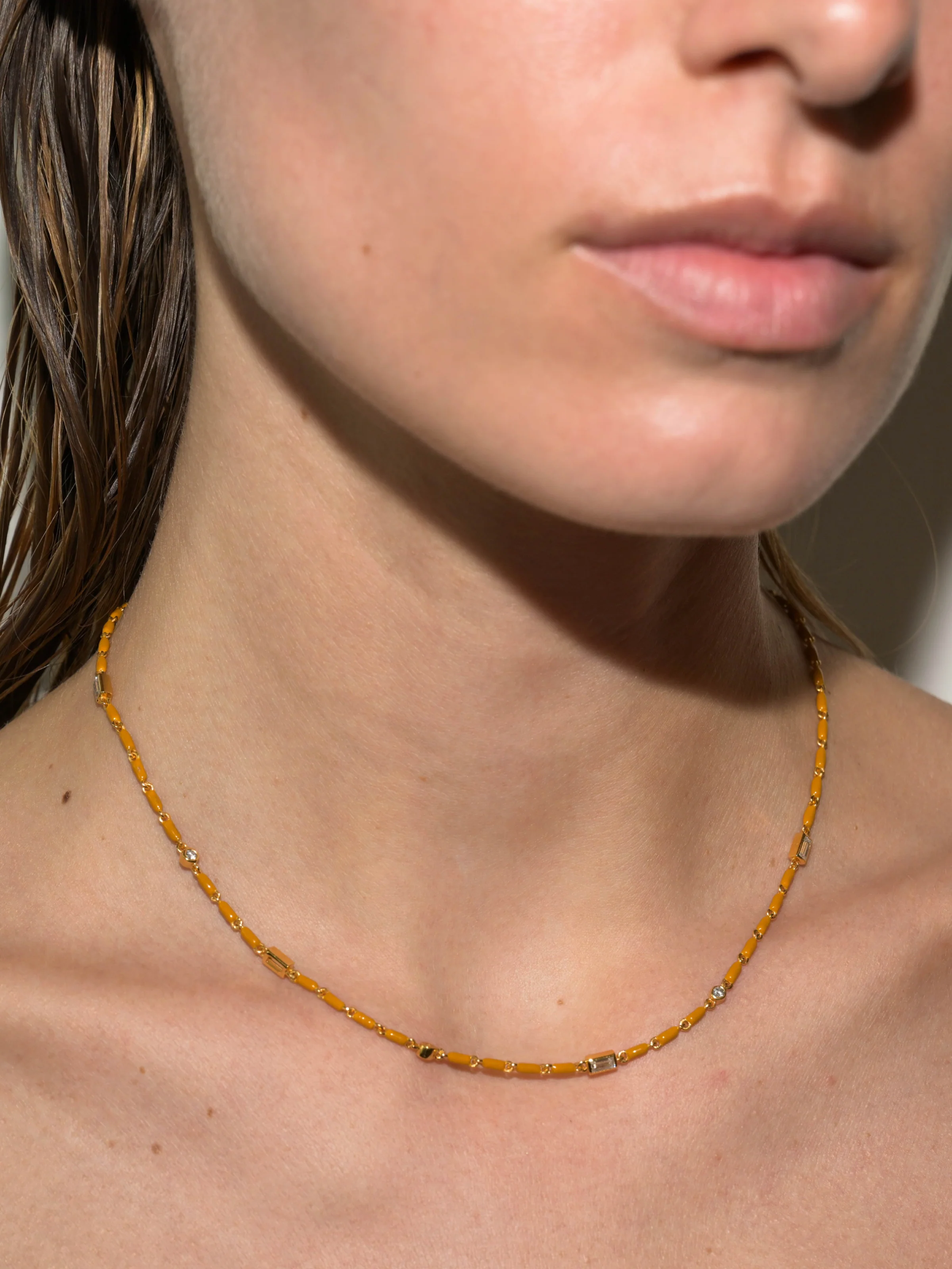 ENAMEL MOISSANITE NECKLACE IN MOUTARDE, 18K GOLD VERMEIL - Image 3