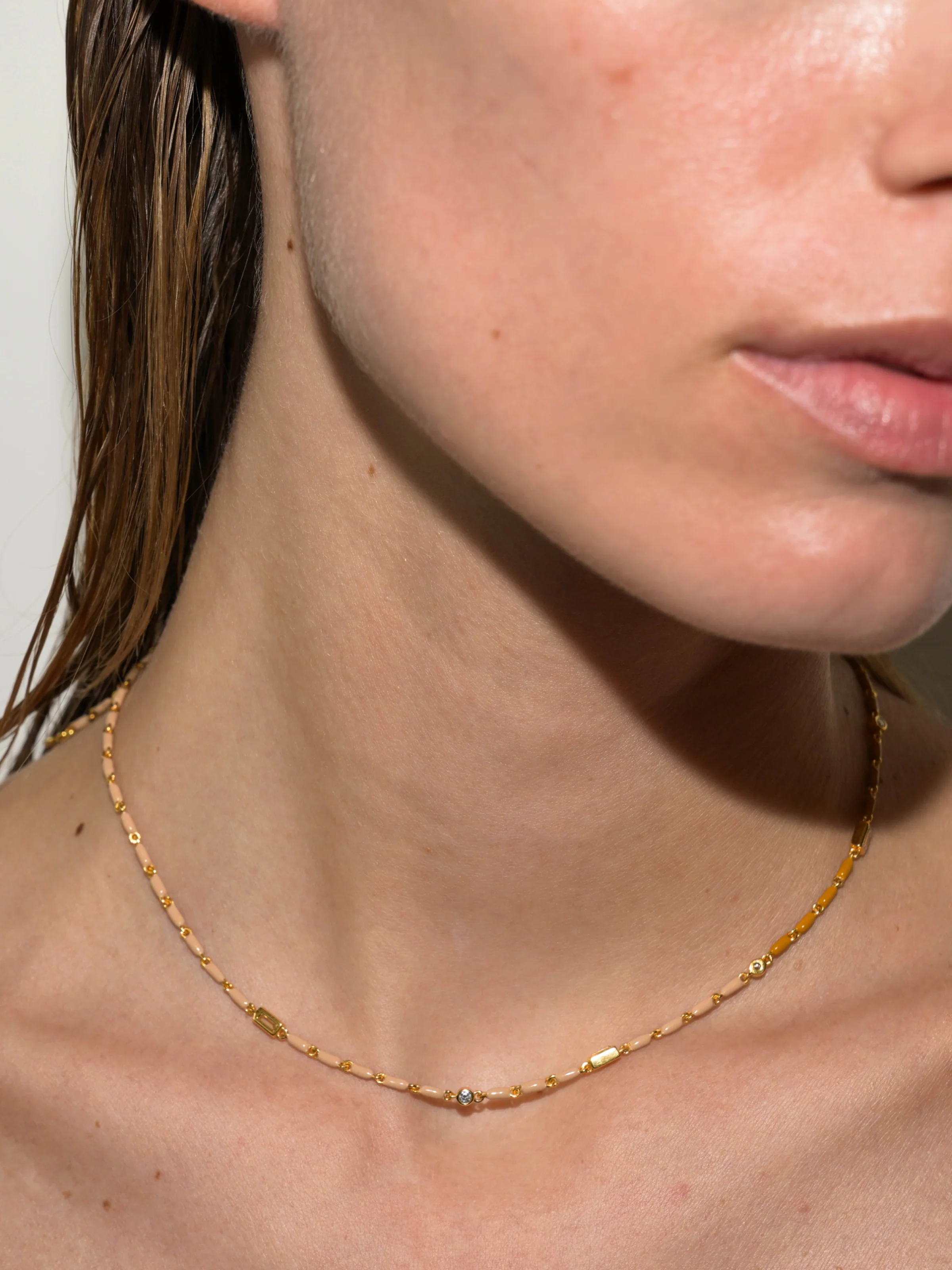 ENAMEL MOISSANITE NECKLACE IN NATUREL, 18K GOLD VERMEIL - Image 3