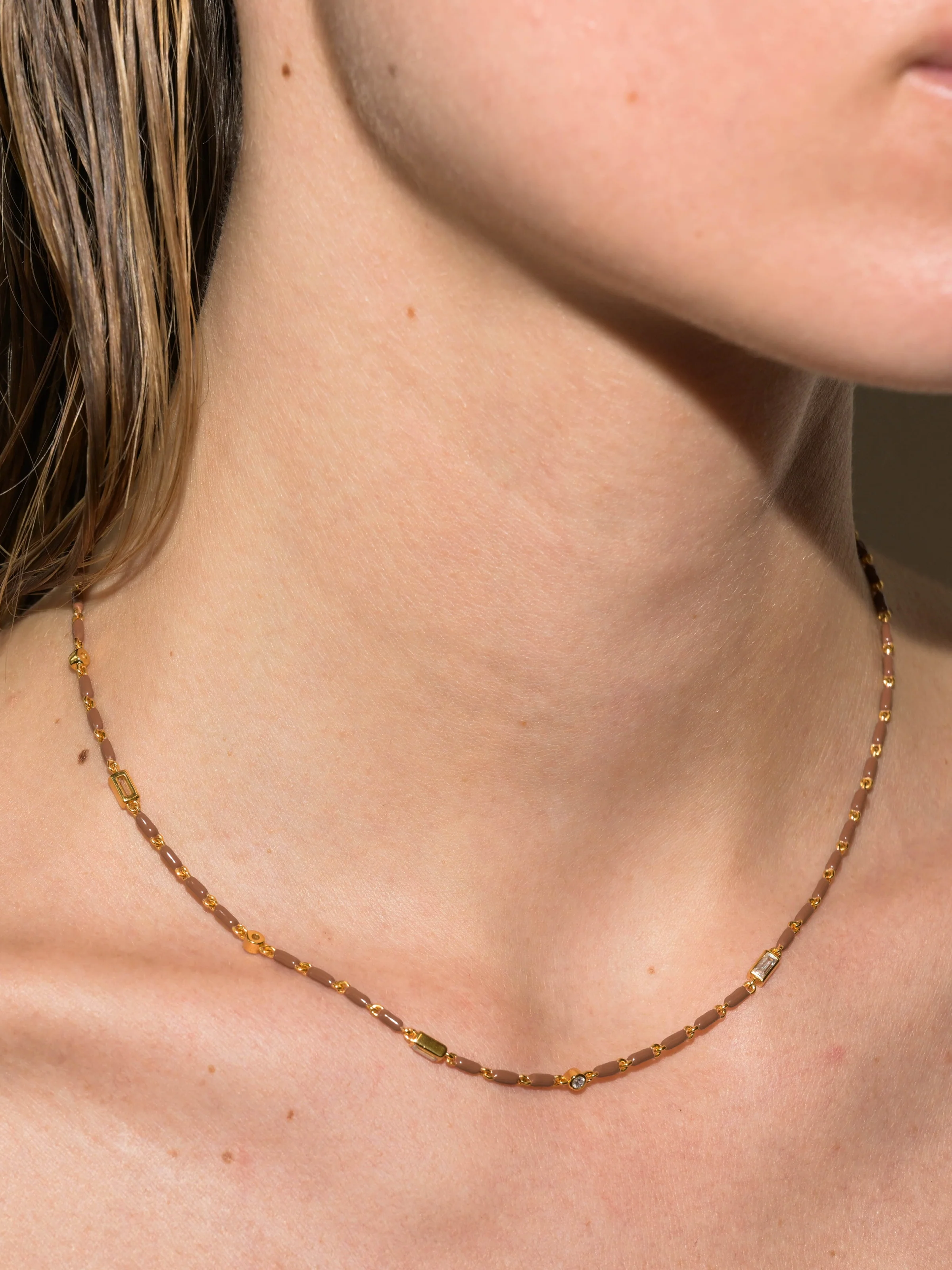 ENAMEL MOISSANITE NECKLACE IN NOISETTE, 18K GOLD VERMEIL - Image 3