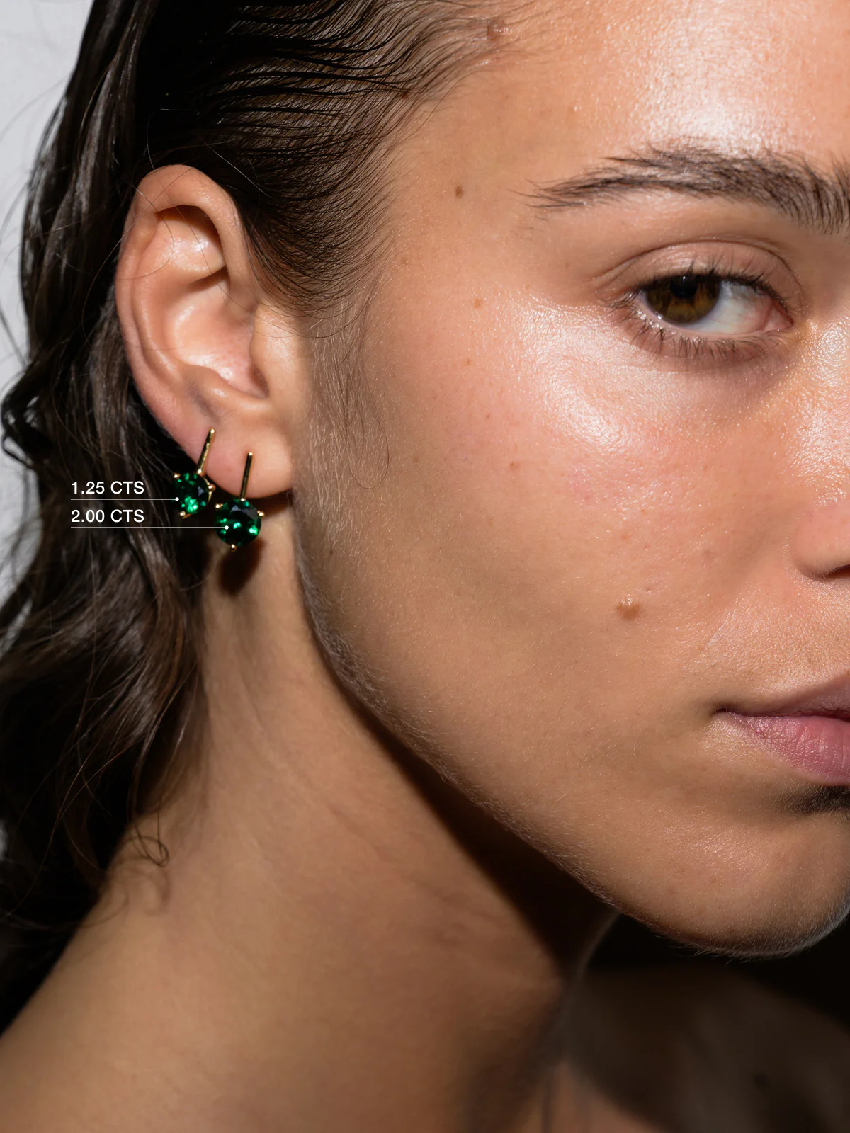 HENDRY ROUND-CUT BAR STUD EARRING IN LAB EMERALD, 18K GOLD VERMEIL - Image 4