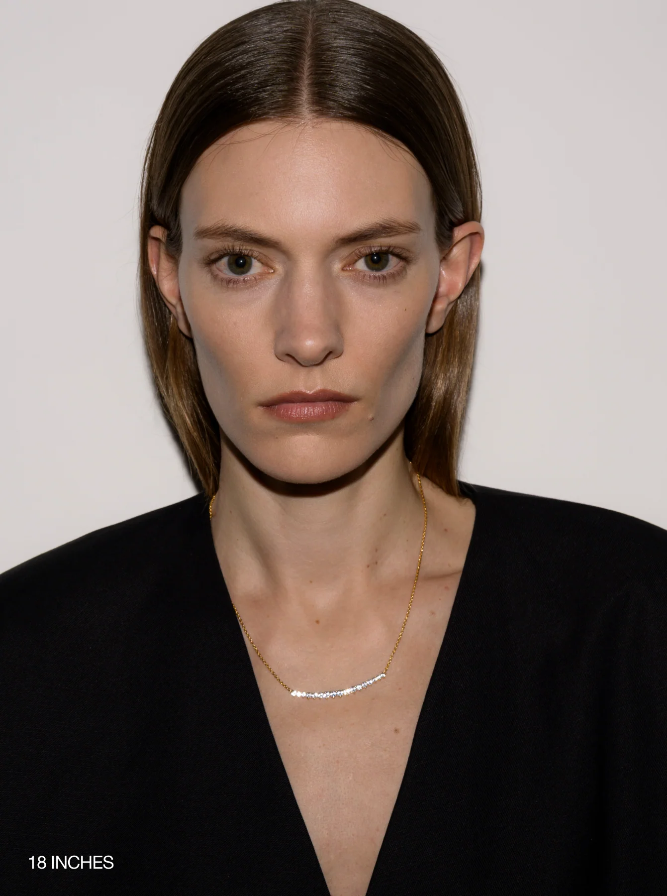 LARGE CURVE NECKLACE IN LAB WHITE SAPPHIRE, 18K GOLD VERMEIL - Image 3