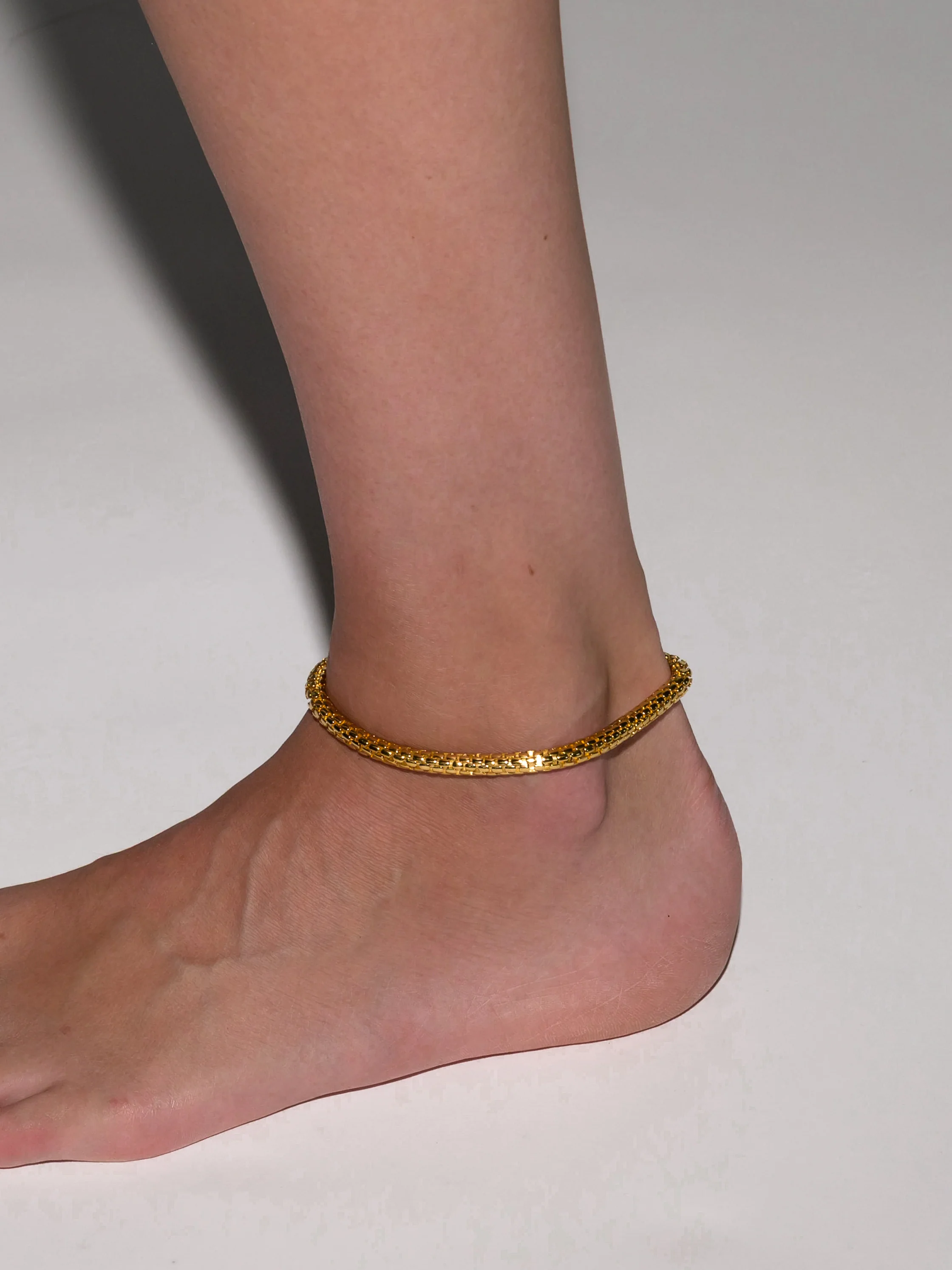 PETITE CASTA ANKLET WITH LAB DIAMOND ACCENT, 18K GOLD VERMEIL - Image 4